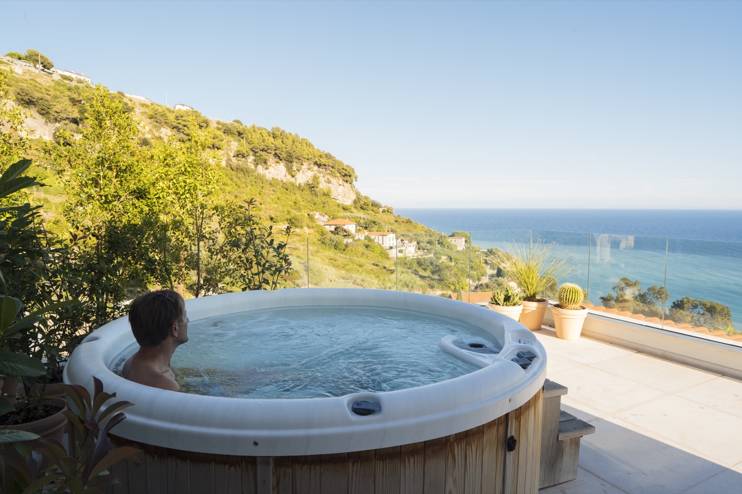 Jacuzzi with sea views
